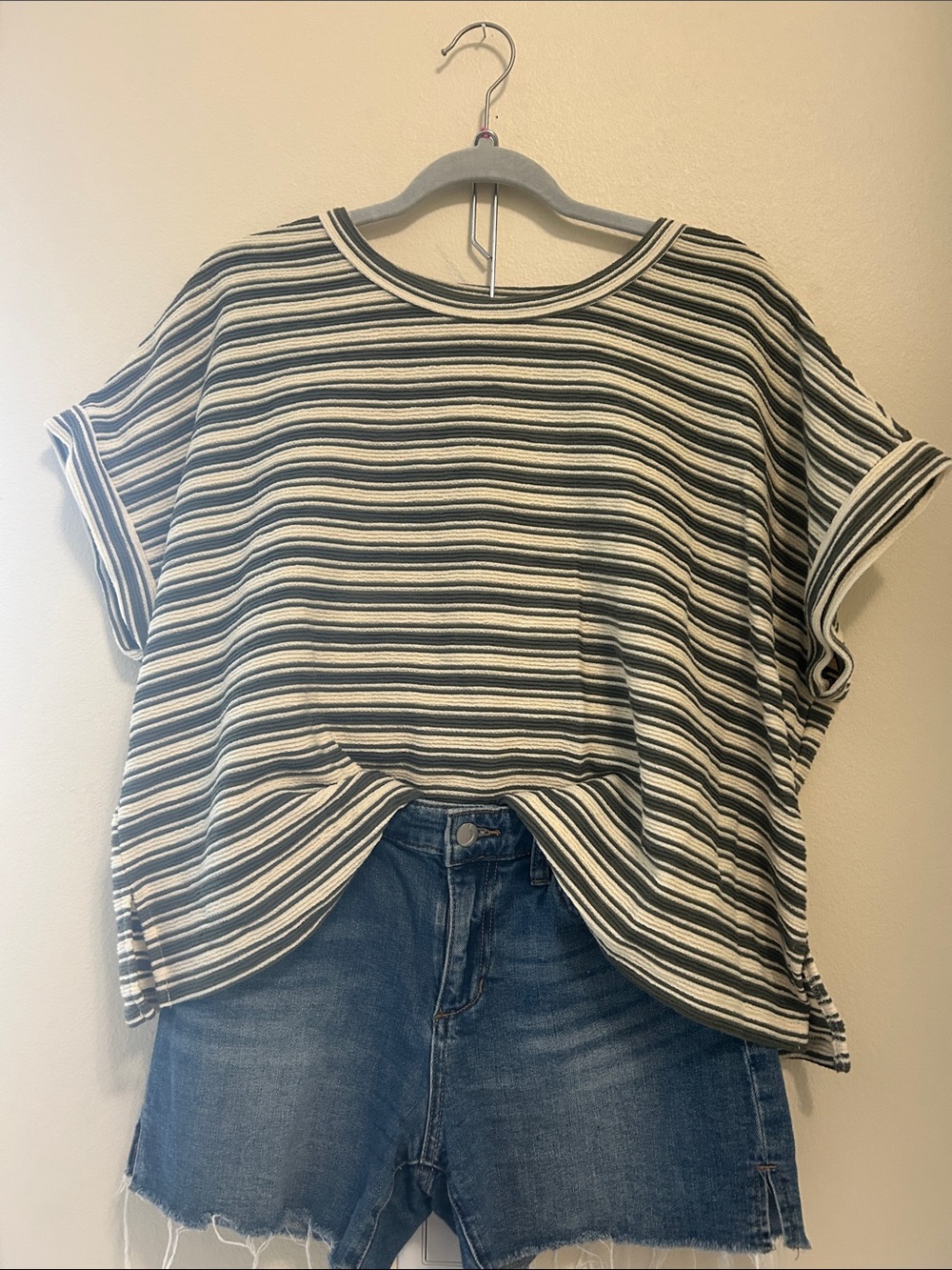 Eesome Striped Short Sleeve Tee olive green and crème stripe